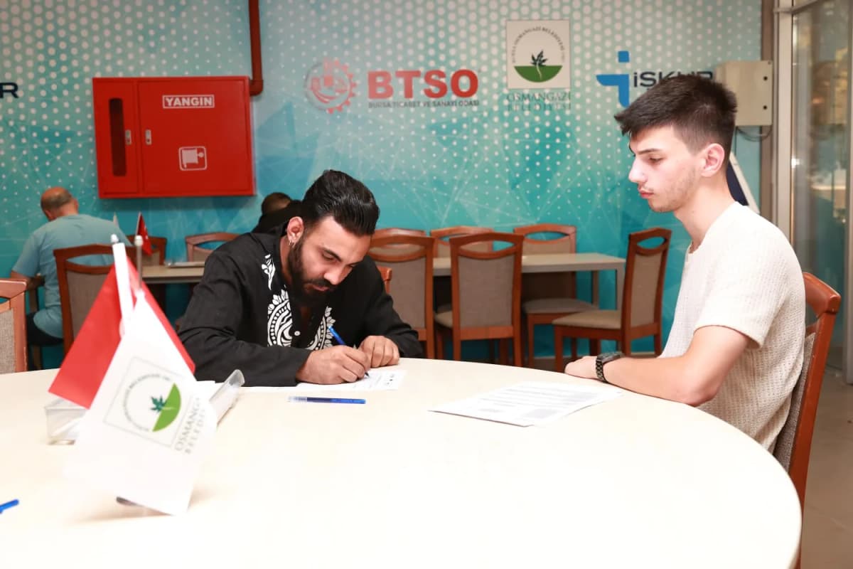 Firma Yetkilisi ile Mülakat: Vatandaşlar işverenlerle doğrudan iletişim kurarak iş fırsatlarını değerlendiriyor.