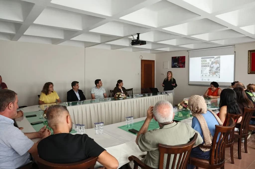 Esnafa gıda güvenliği anlatıldı