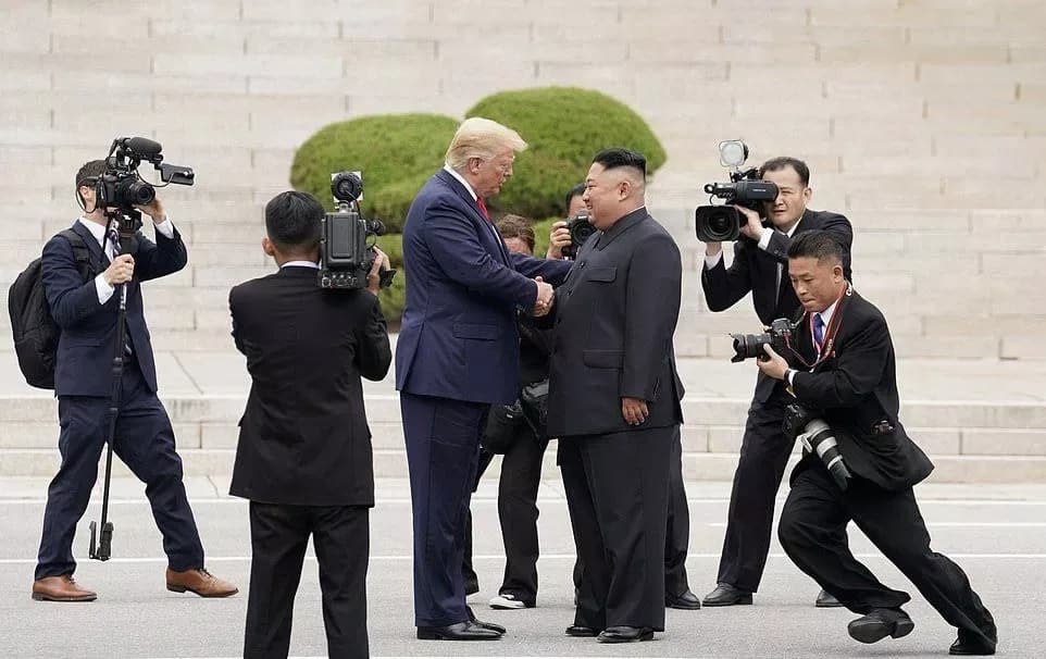Trump Pentagon'a Güney Kore ile askeri tatbikatları azaltma talimatı verdi