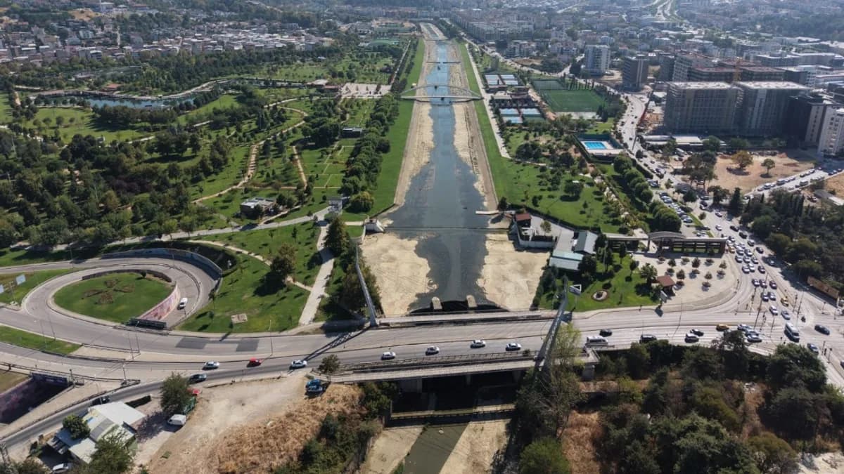 Büyükşehir'den dere temizliği mesaisi