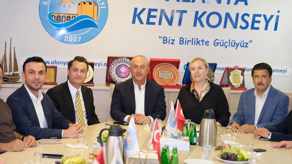 Mevlüt Çavuşoğlu'ndan Alanya Kent Konseyi'ne ziyaret