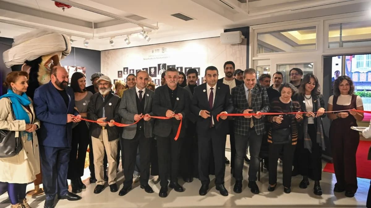 Bursa Şehir Tiyatrosu’nun 20 yıllık hikayesi sergide