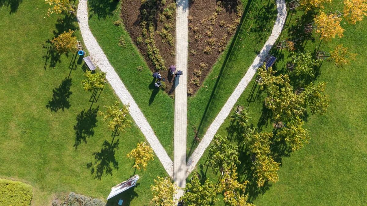 Büyükşehir’den park ve bahçelere düzenli bakım