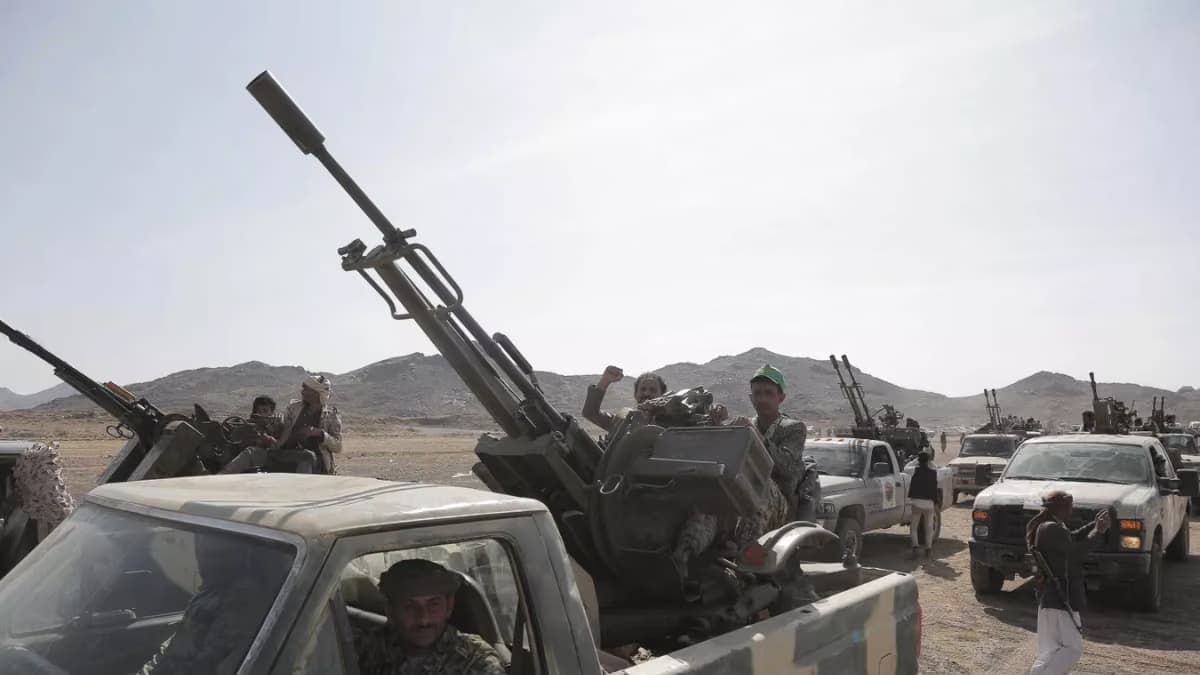 Yemen'in başkenti Sana'da patlamalar bildirildi