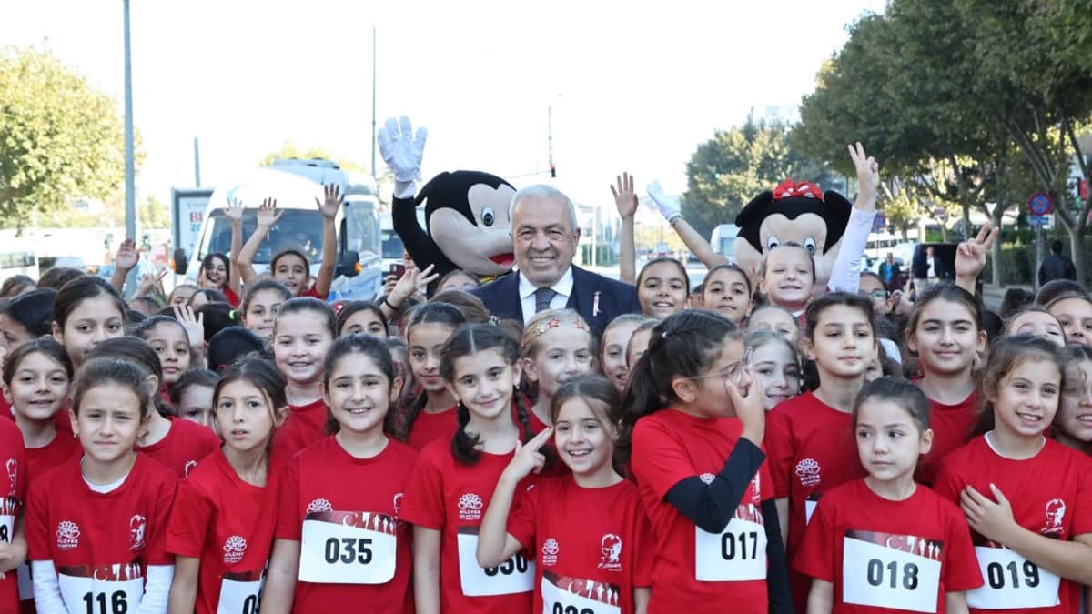 Nilüfer’de bin 749 öğrenci Cumhuriyet için koştu