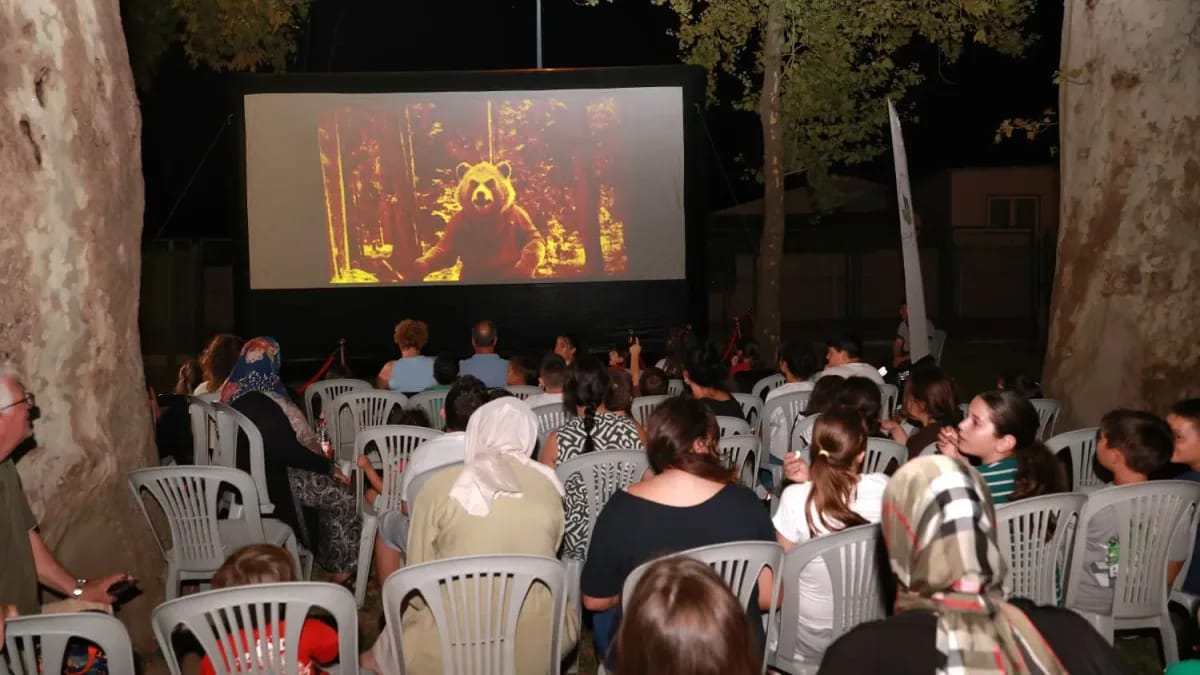 Yazlık Sinema Keyfi Bu Kez Veysel Karani Mahallesi'nde Yaşandı