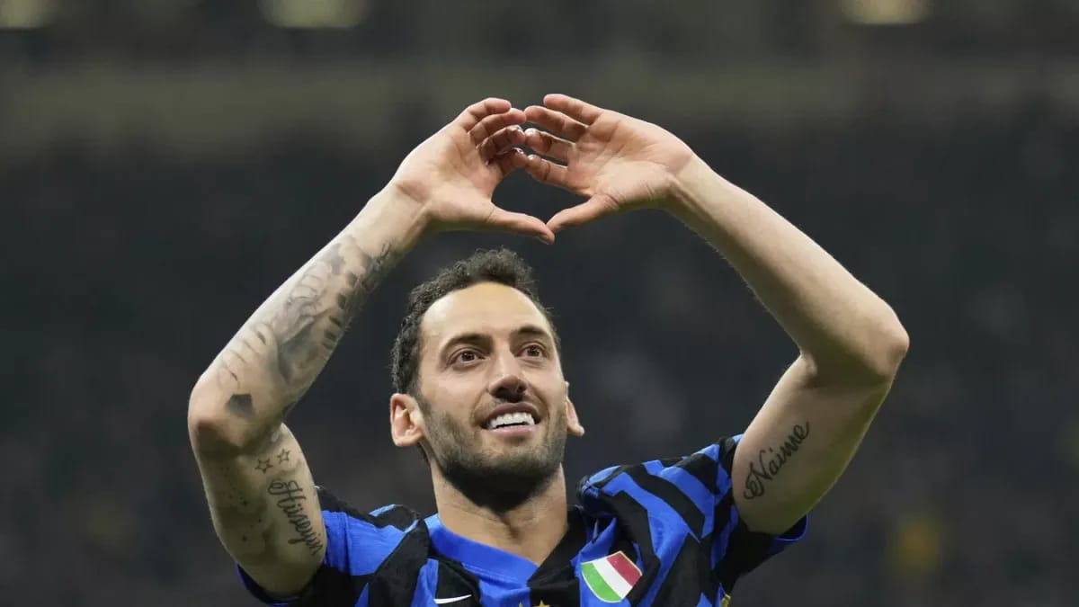 Inter duyurdu: Hakan Çalhanoğlu bir süre forma giyemeyecek