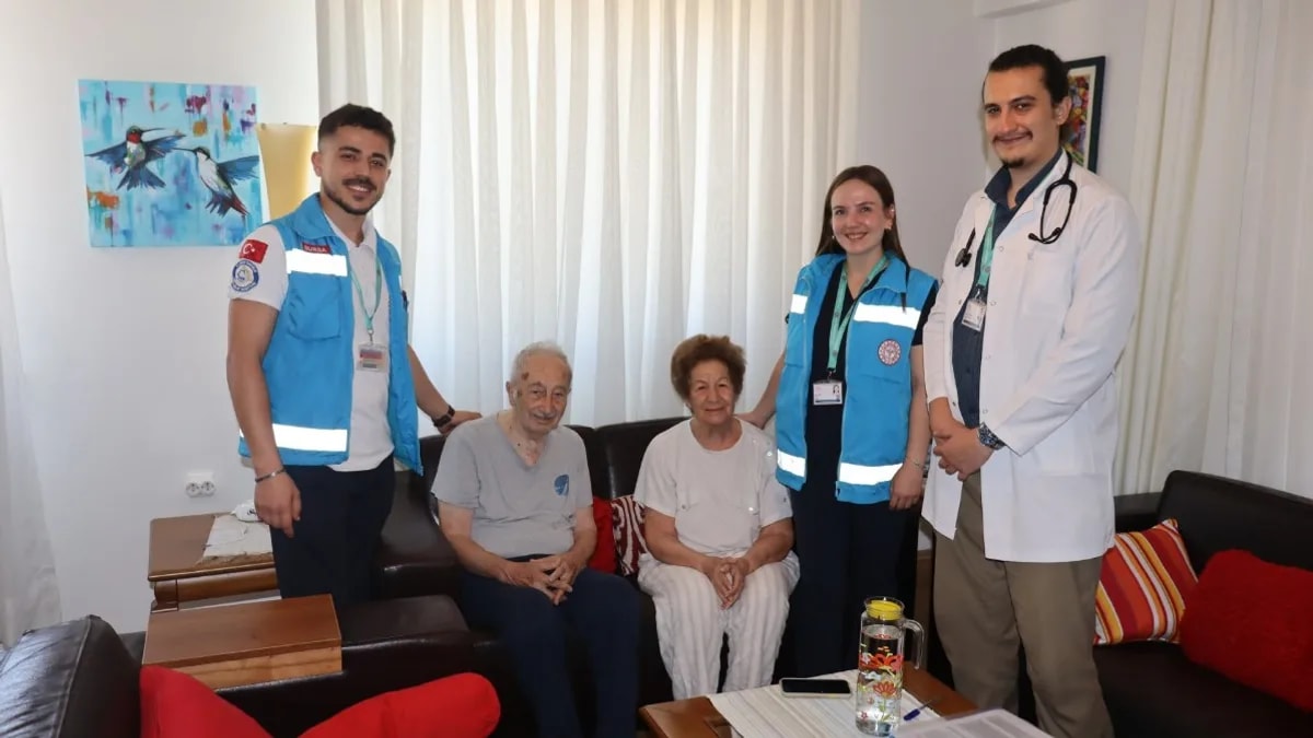 Evde Sağlık Hizmetleri gönüllere dokunuyor