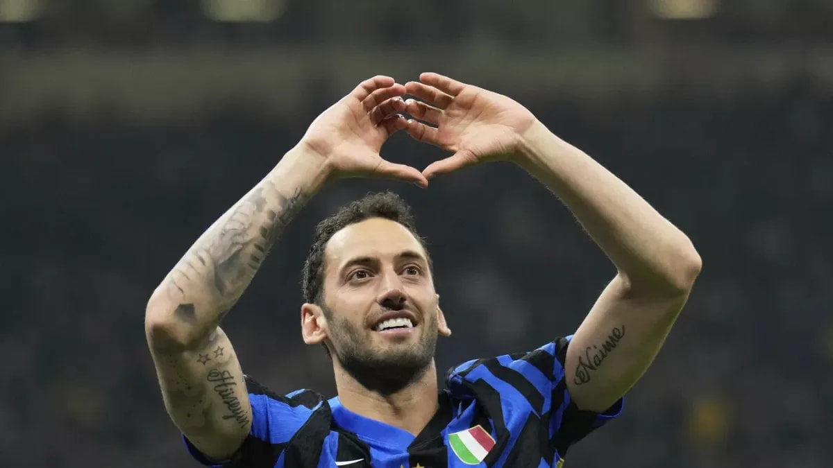 Inter duyurdu: Hakan Çalhanoğlu bir süre forma giyemeyecek
