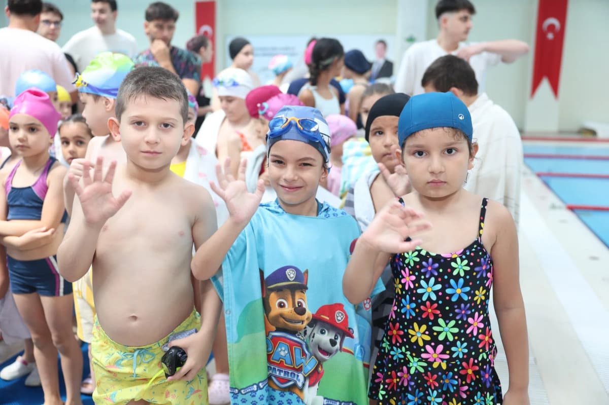 Osmangazi’de minik yüzücülerin sertifika sevinci