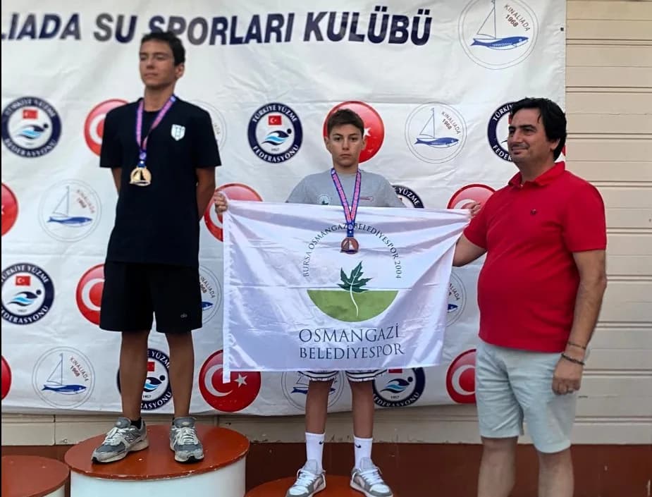 Osmangazi’nin Kulaçları Prens Adaları’nda Madalyaya Uzandı