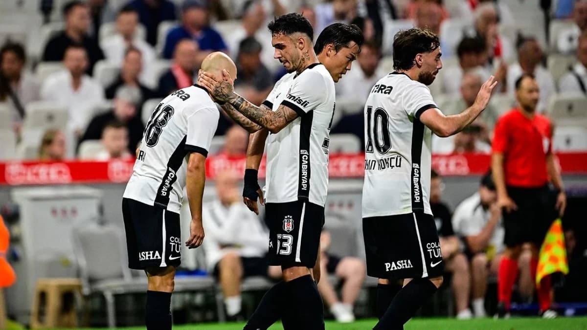 Beşiktaş, Avrupa Ligi play-off turuna yükseldi