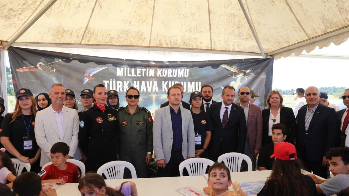 Bursa'da 30 Ağustos coşkusu gökyüzüne taşındı