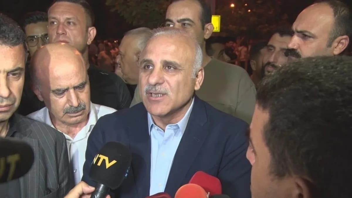 Diyarbakır’da 12 katlı plazada yangın: 8 kişi etkilendi
