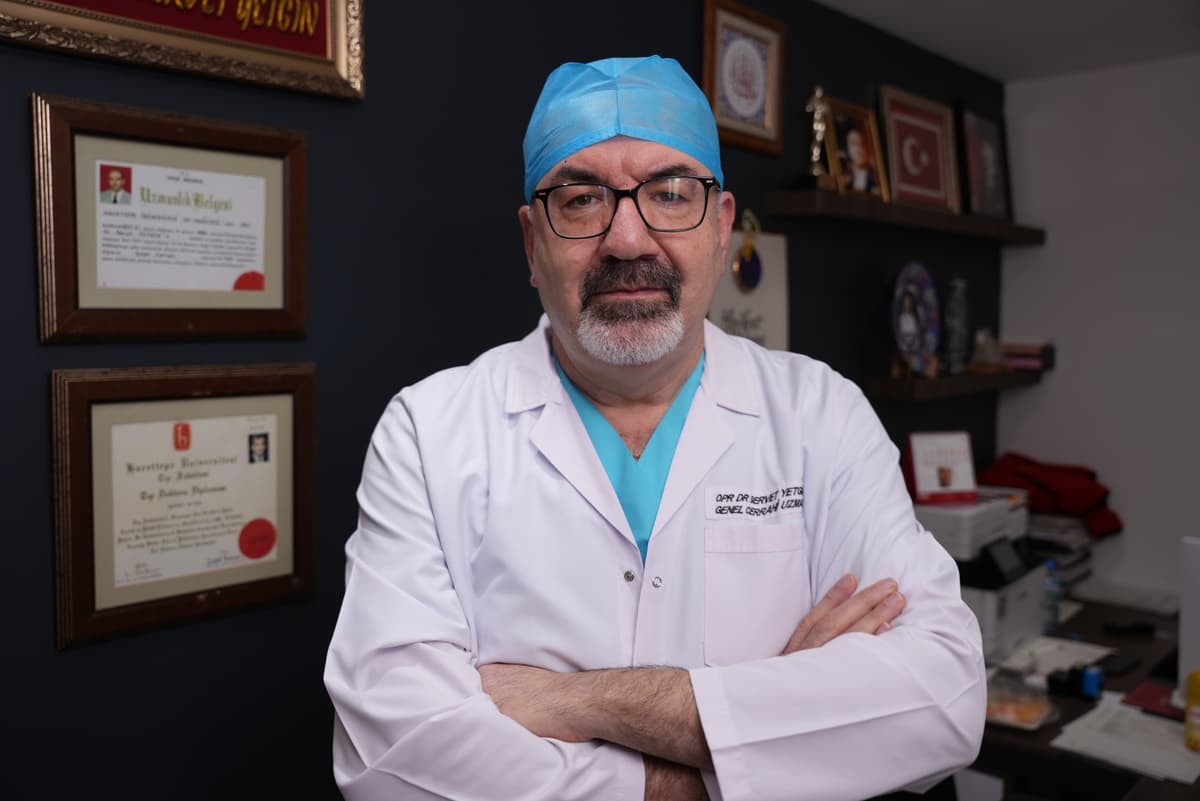 Op. Dr. Servet Yetgin’den önemli uyarı: “Ailede kanser öyküsü varsa şikâyet olmasını beklemeyin”