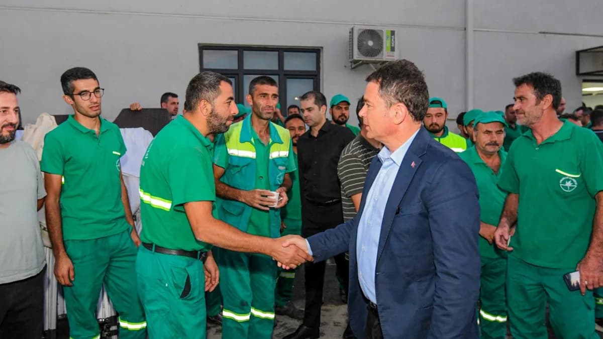 Başkan Aydın Güne Temizlik Emekçileriyle Başladı