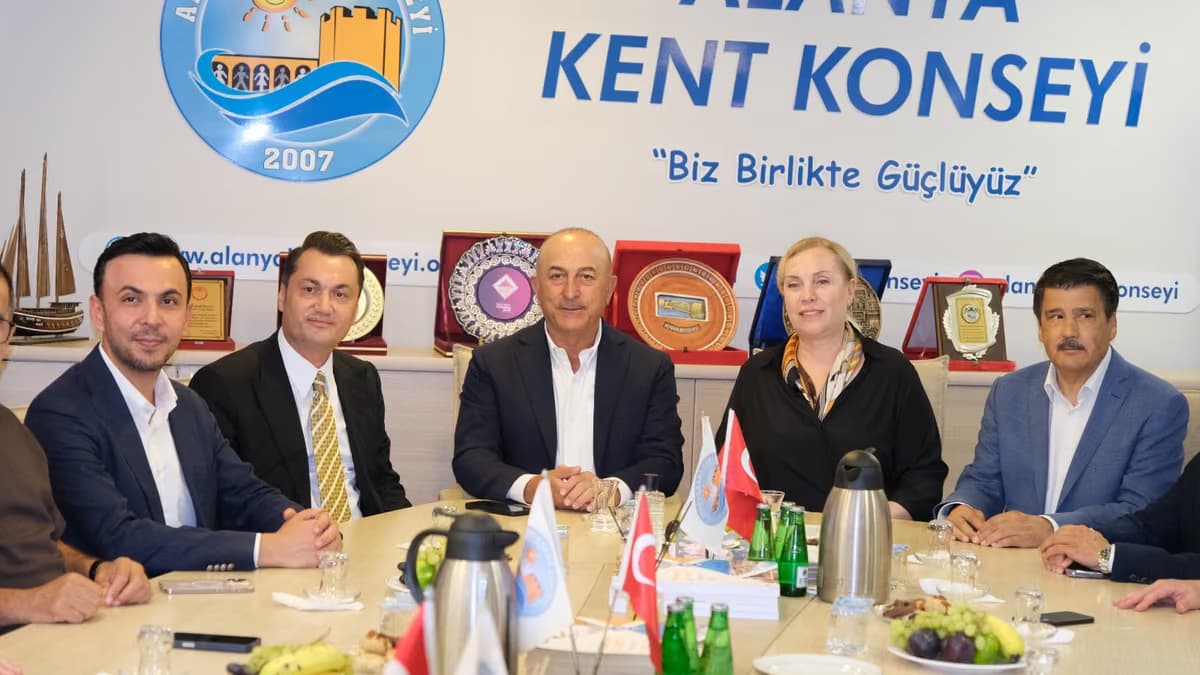Mevlüt Çavuşoğlu'ndan Alanya Kent Konseyi'ne ziyaret