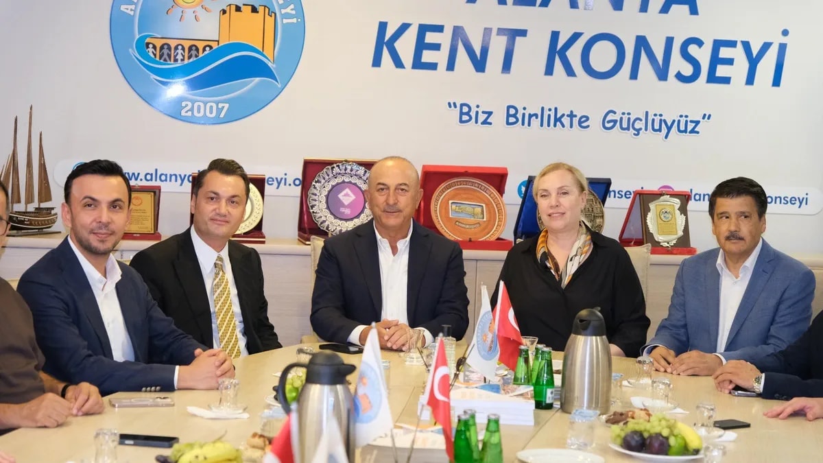 Mevlüt Çavuşoğlu'ndan Alanya Kent Konseyi'ne ziyaret