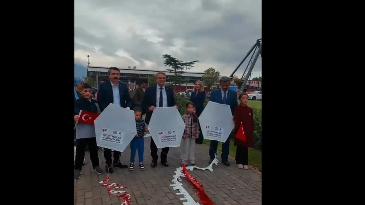 Yıldırım’da Gazzeli çocuklar için uçurtmalar gökyüzüne bırakıldı