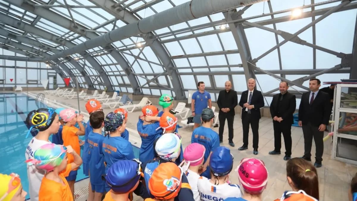 Başkan Taban İnegöl Belediyespor’un Yüzme Sporcularıyla Buluştu