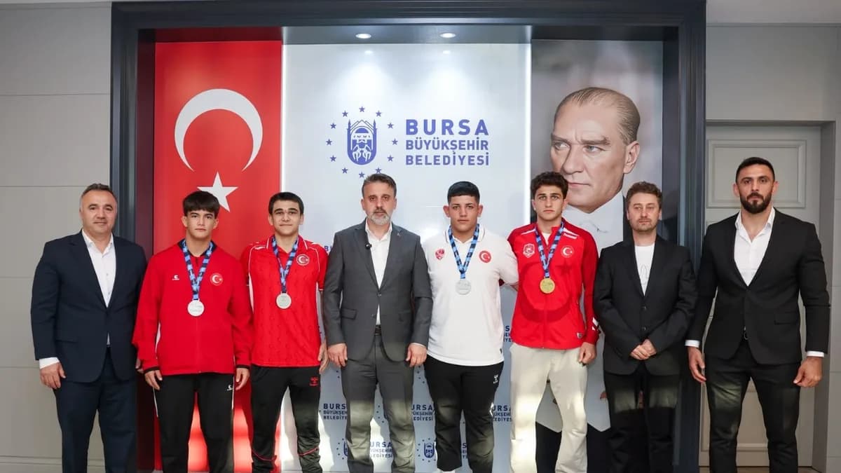 Başkan Vekili Biba, Bursa’nın gururu güreşçileri ağırladı