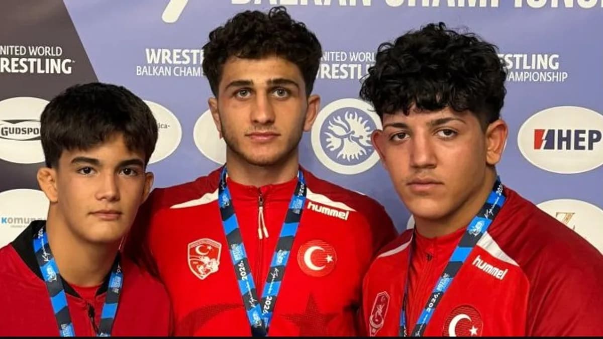 Büyükşehir Belediyesporlu güreşçilerden 3 madalya