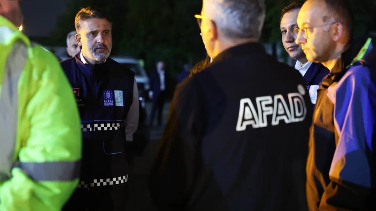 Büyükşehir'de yağmur teyakkuzu: 1126 personel, 439 araç görev başında