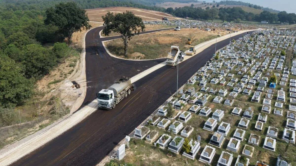 Büyükşehir, Erdoğanköy Kent Mezarlığı'nın yollarını yeniledi