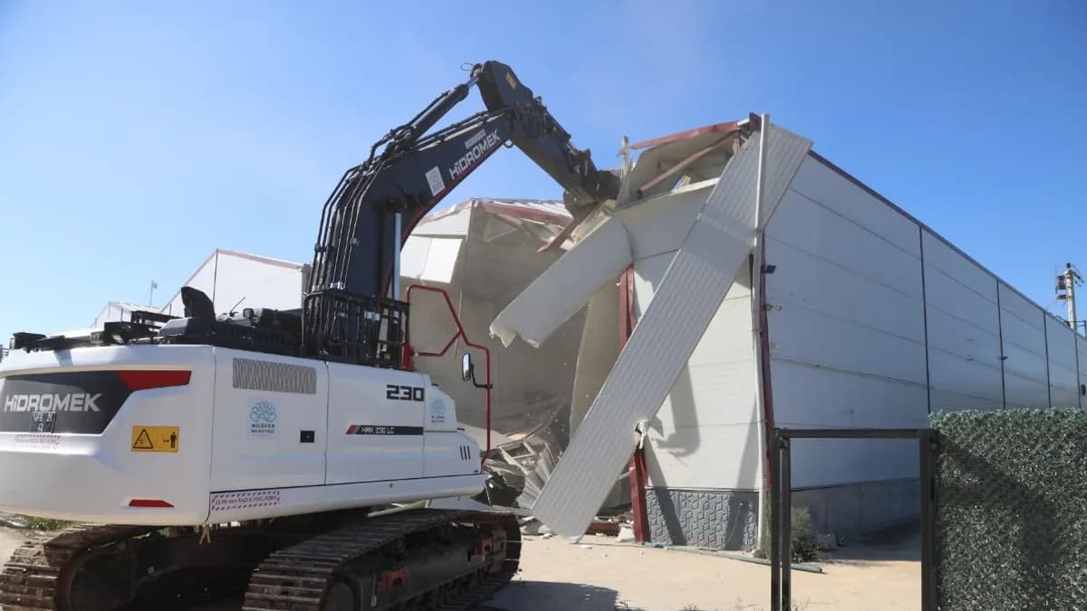 Nilüfer’de kaçak fabrika yıkıldı