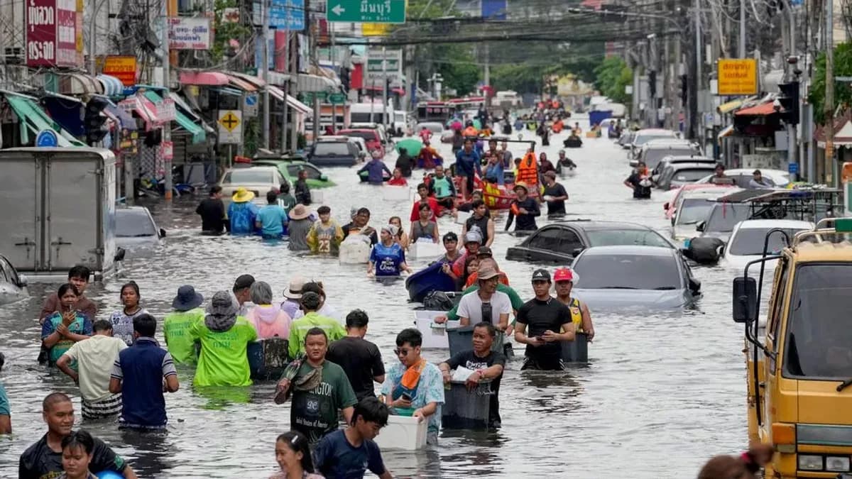 Tayland'da seller 3.2 milyondan fazla kişiyi etkiledi