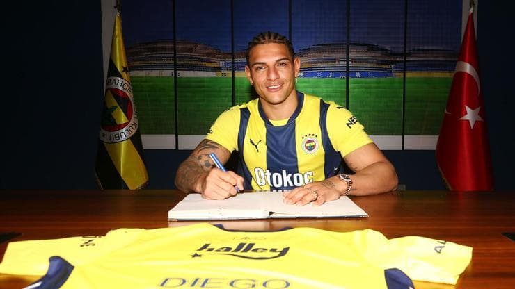 Fenerbahçe'nin yeni transferi Diego Carlos, 3.5 yıllık sözleşmeye imza attı!