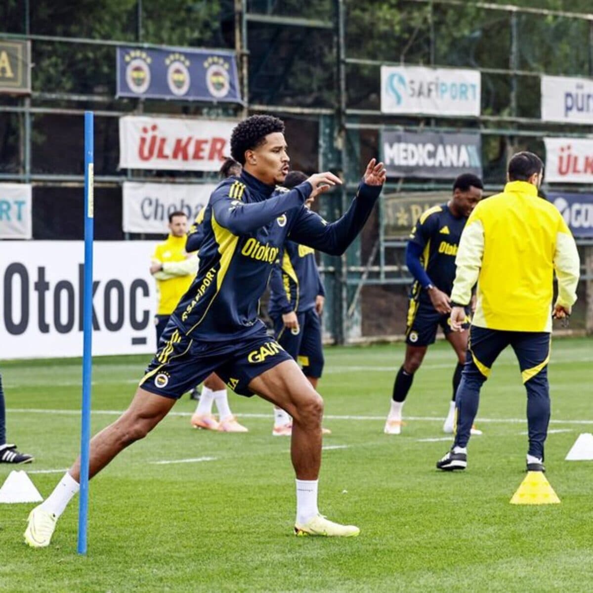 Fenerbahçe, Ç. Rizespor mesaisini sürdürdü!