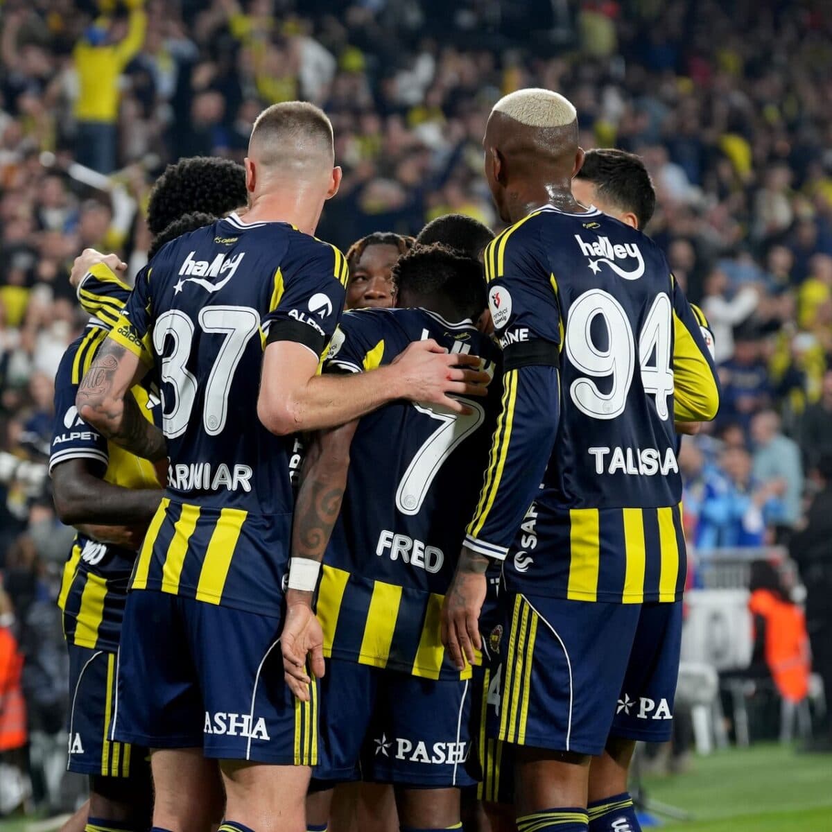 Fenerbahçe, kamp kadrosunu açıkladı