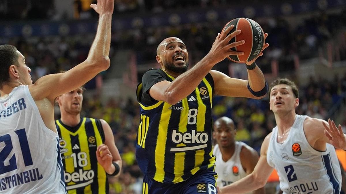 EuroLeague'deki Türk derbisinde Fenerbahçe, Anadolu Efes’i mağlup etti