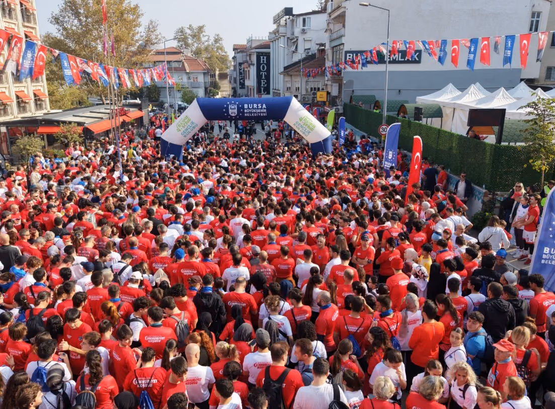 Bursa’da 4 bin kişi Cumhuriyet için koştu