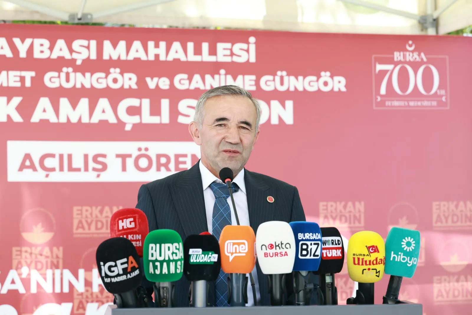 Çaybaşı Mahallesi Çok Amaçlı Salonu’nun açılış töreninde bir konuşmacı, basın mensuplarına açıklamalarda bulundu.