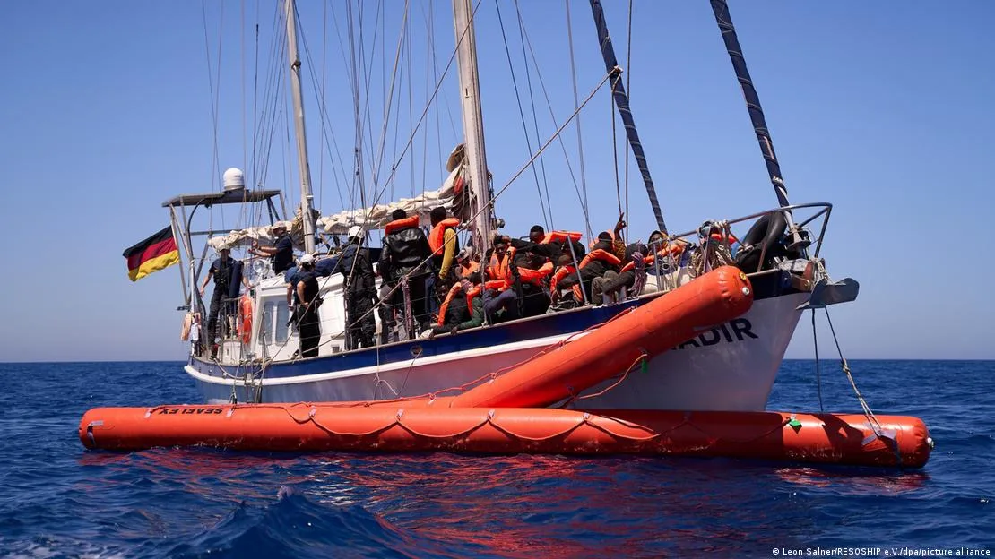 İtalya Başbakan Yardımcısı Matteo Salvini, Akdeniz'de Alman STK'larına ait gemiler tarafından kurtarılan ve İtalya'ya getirilen sığınmacılar için Berlin'den tazminat talep etti