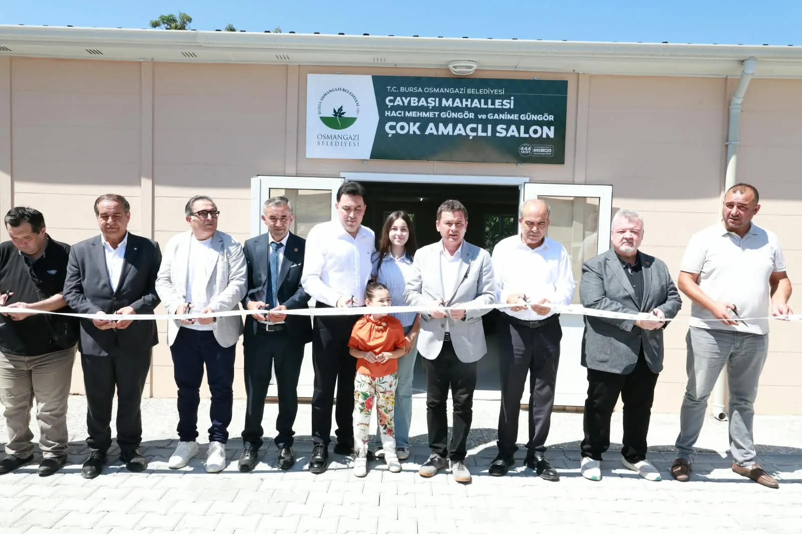 Osmangazi Belediyesi tarafından Çaybaşı Mahallesi’ne kazandırılan Hacı Mehmet Güngör ve Ganime Güngör Çok Amaçlı Salonu’nun açılış töreninde protokol üyel