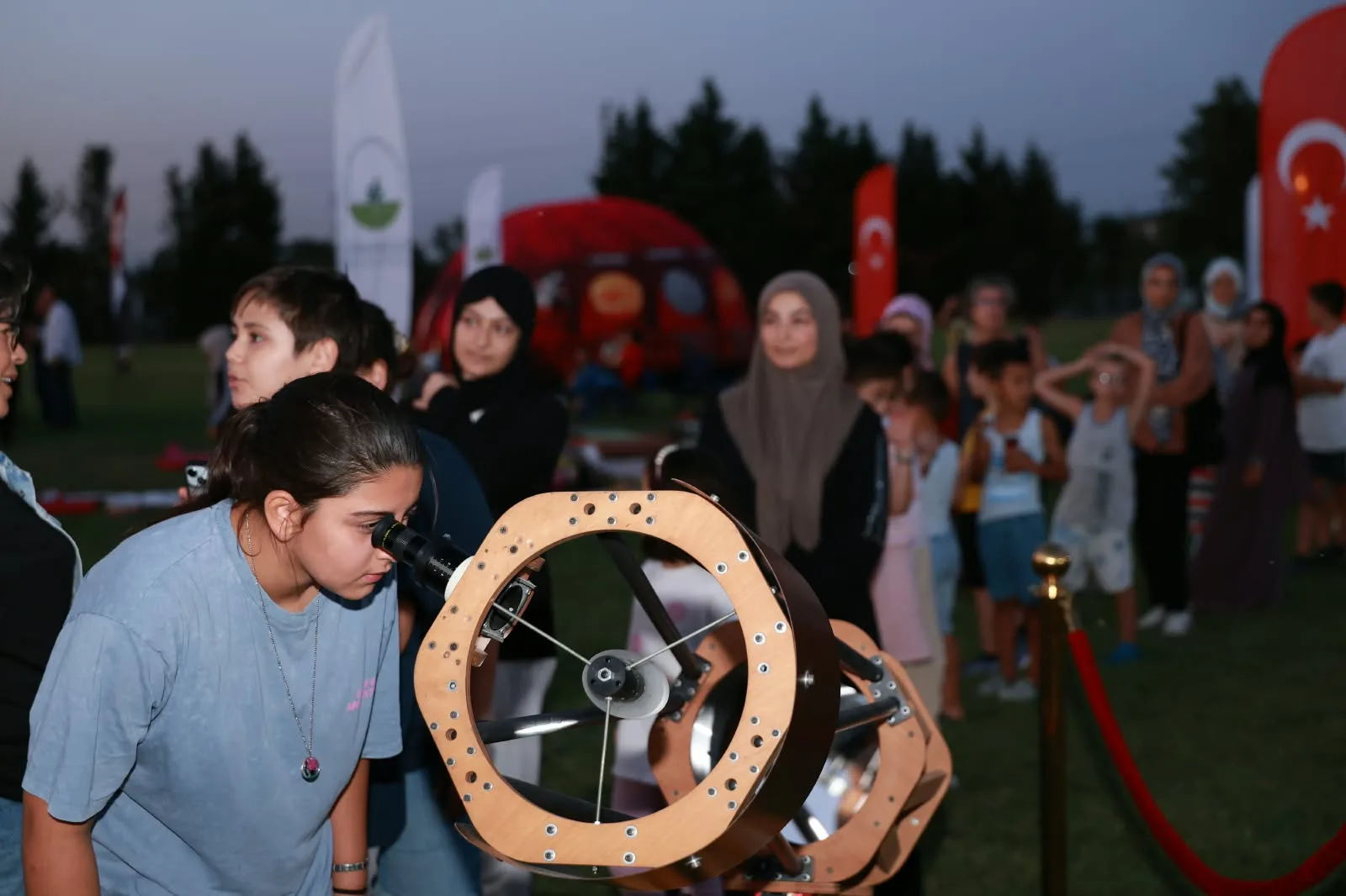 Osmangazi’de gökyüzü meraklıları Perseid meteor yağmurunda buluştu