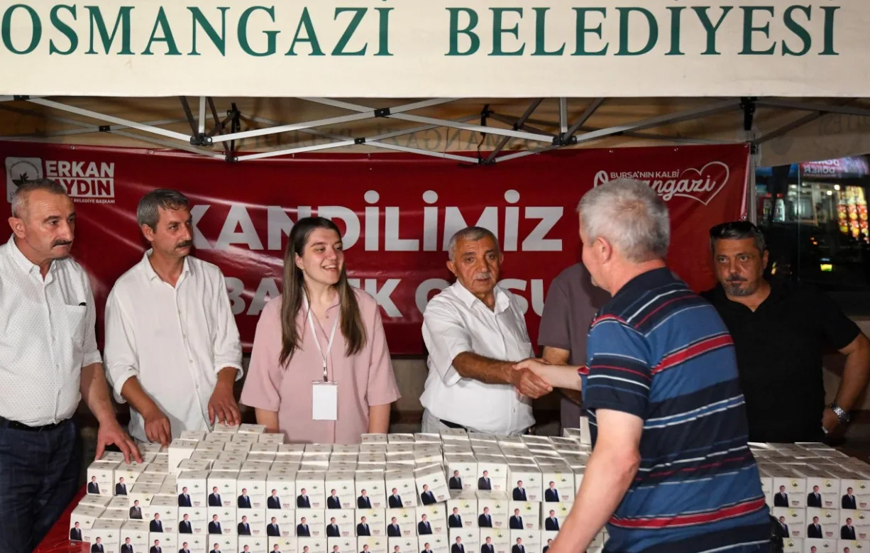 Osmangazi’de Mevlit Kandili bereketi Vatandaşlara kandil simidi ikramı