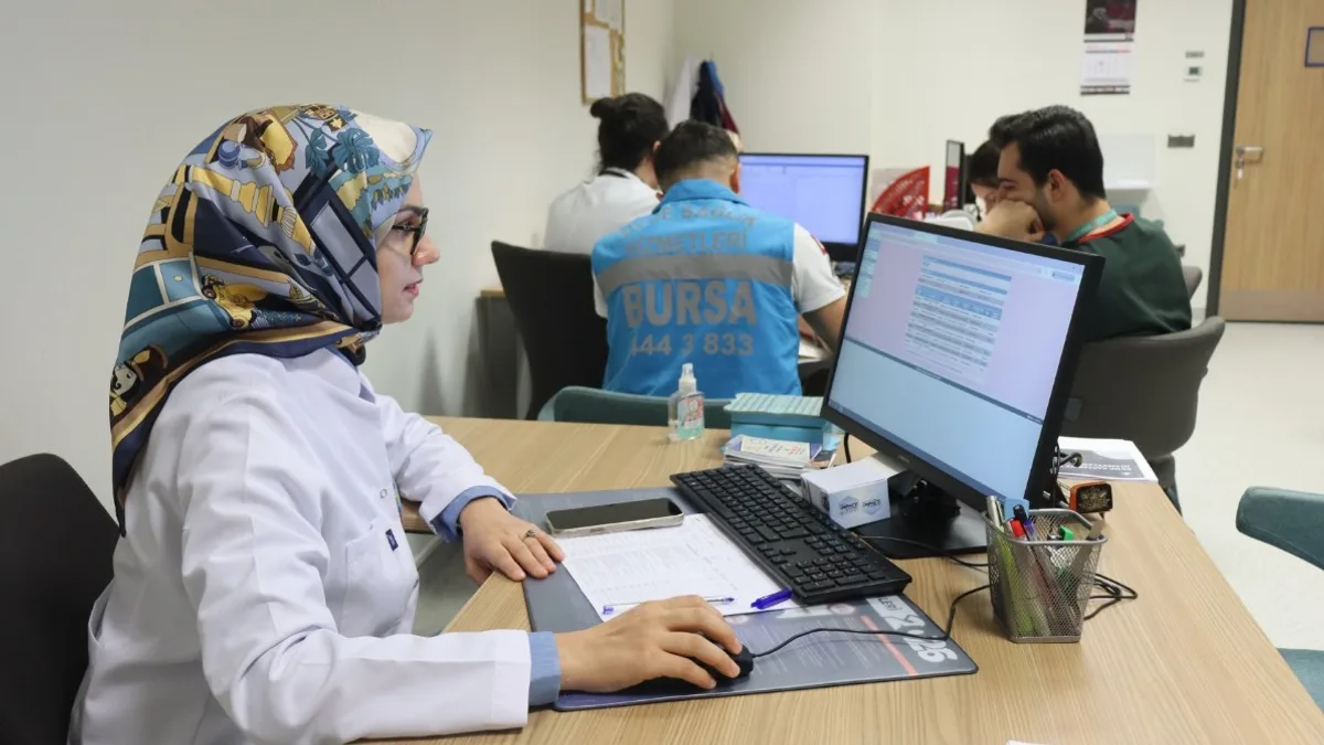 Bursa’da 2 bin 700 hastaya evde sağlık hizmeti 22 kişilik ekip her gün sahada