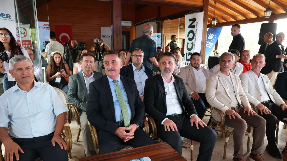 Bursa Deneyimsel Gastronomi Kongresi’nin akademik programında protokol üyeleri, akademisyenler ve sektör temsilcileri Aktopraklık’taki etkinlikleri takip etti.
