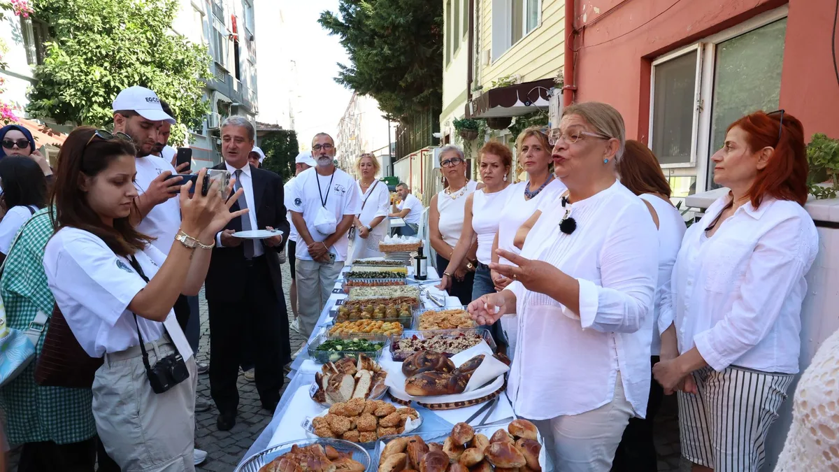 Bursa Gastronomi Rotası kapsamında kentin geleneksel hamur işleri ve yöresel lezzetleri katılımcılara tanıtılarak Bursa mutfak kültürü anlatıldı.