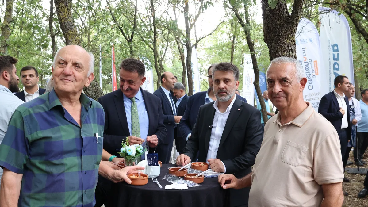 Bursa’nın 700 yıllık mutfak mirasının ele alındığı EGCON etkinliğinde protokol üyeleri ve davetliler, yöresel lezzetlerin sunulduğu tadım programına katıldı.