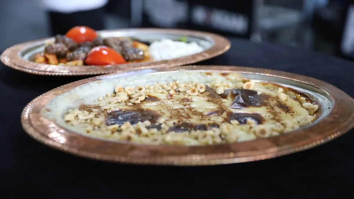 Bursa’nın yöresel tatları ve tatlıları, festival kapsamında gastronomi tutkunlarının beğenisine sunuluyor.