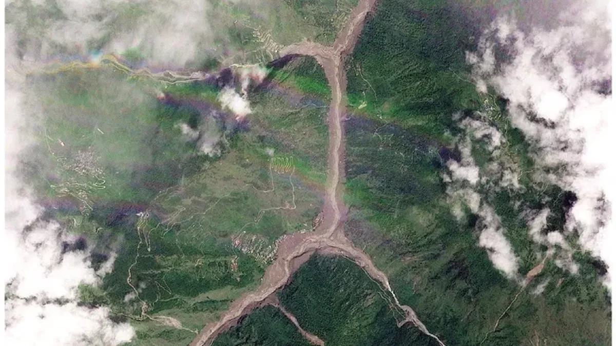 Nepal'de sel felaketinin öncesi ve sonrası uydu görüntüleri