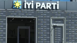 İYİ Parti’den istifa etti
