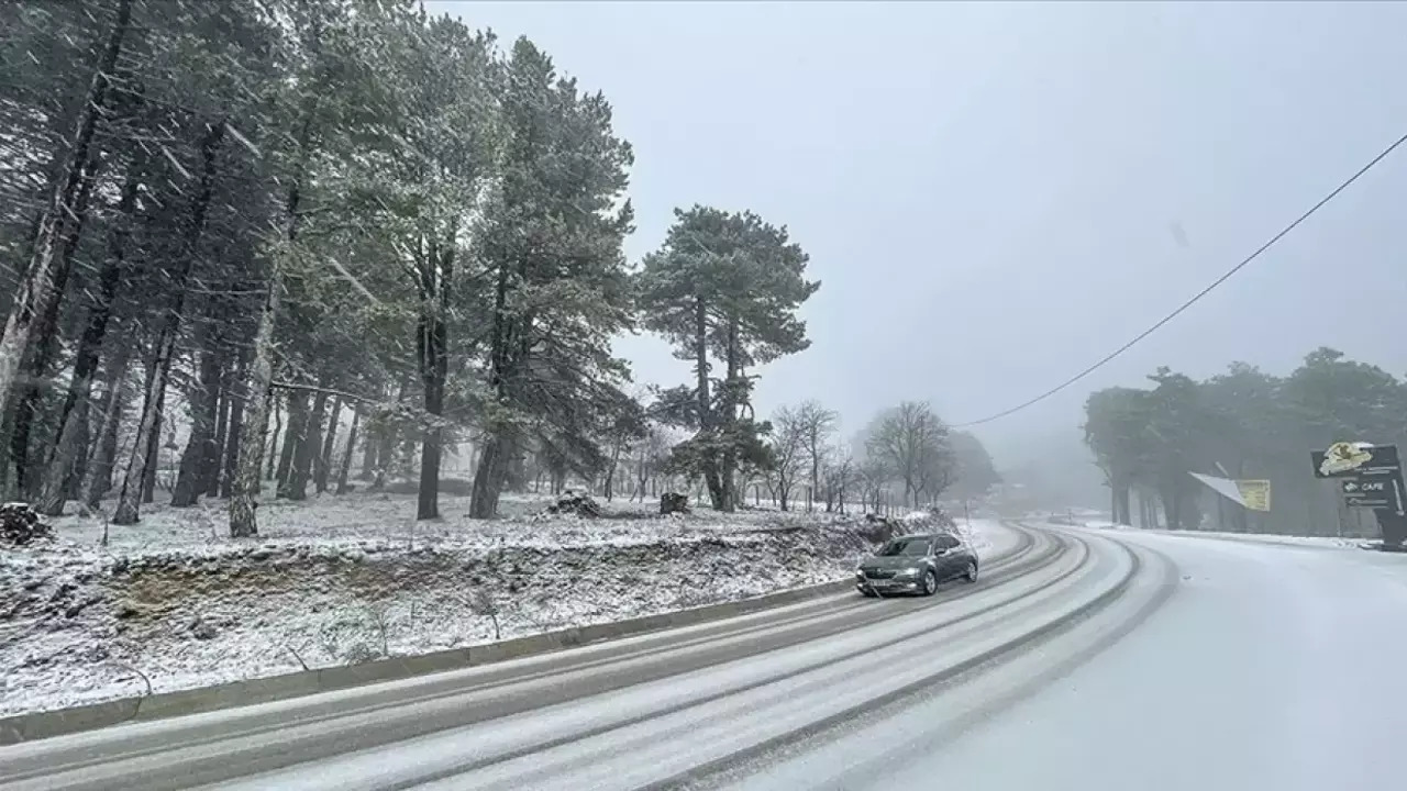 Uludağ’da Nisan ayında kar yağışı etkili oluyor