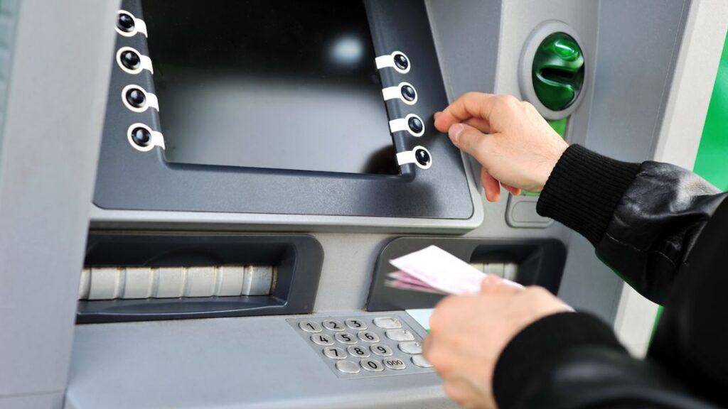 ATM’lerde yeni dönem: Bu banknotlar artık çekilemeyecek!