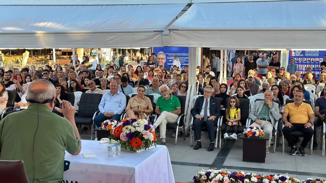 Bandırma Kitap Günleri “Nazım Hikmet” temasıyla sürüyor